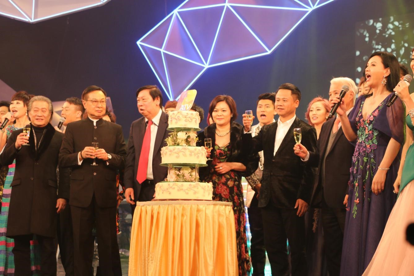 ���ӿ�̨����